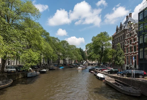 Let Amsterdam’s Canal Ring and Museums Spark Your Curiosity