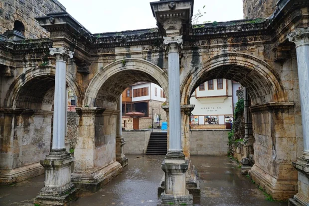Antalya, Turkey, Hadrian's Gate 20180111 HardrianGate 5242 (28329751289)