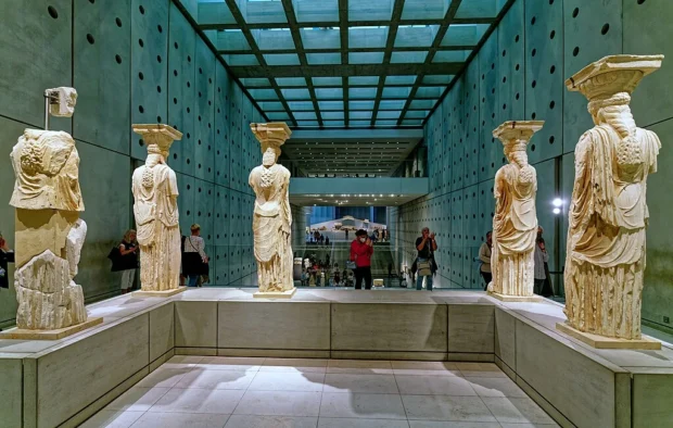 Athens, Greece, Acropolis Museum Caryatids "Ausschließlich Fundstücke und Objekte von der Akropolis von Athen" werden hier ausgestellt. 36