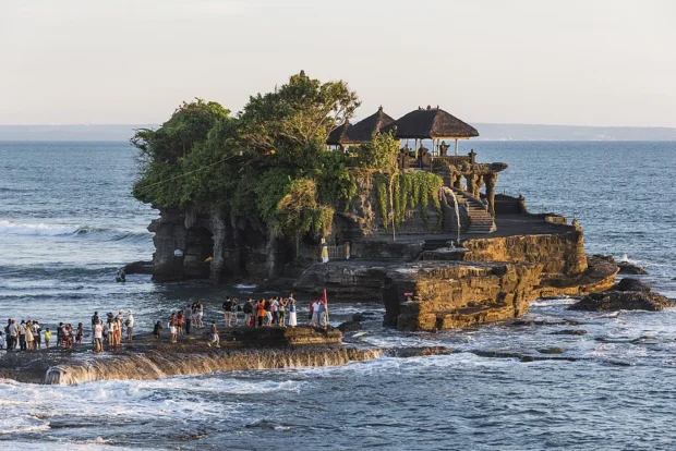 Essential Bali Itinerary: See Uluwatu Temple, Tanah Lot, and More