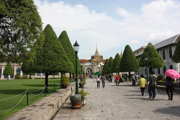 Grand Palace Magic in Bangkok: Unveiling Royal Wonders and Local Charm