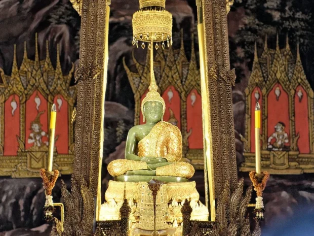 Bangkok, Thailand, Wat Phra Kaew Emerald Buddha Emerald Buddha, August 2012, Bangkok (cropped)