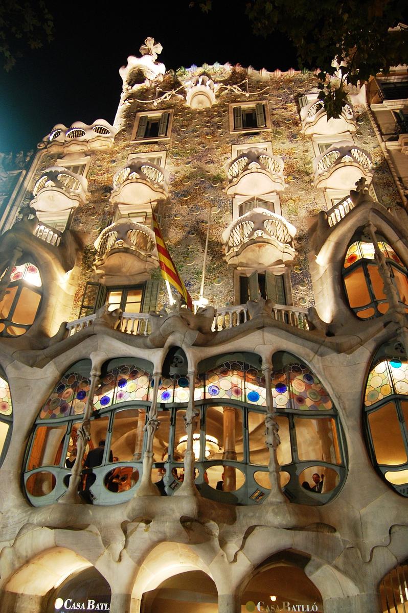 Casa Batlló’s Colorful Charm Lights Up Barcelona Streets