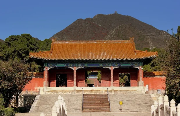 ONE OF THE THIRTEEN MING TOMBS BEIJING CHINA OCT 2013 (8812725032)