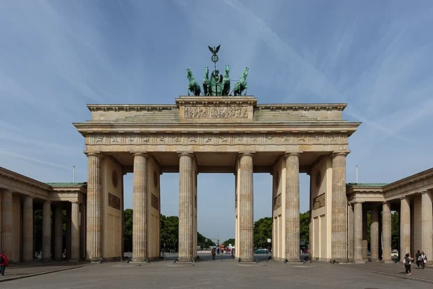 Berlin’s Brandenburg Gate: Timeless Craft and Historic Pulse