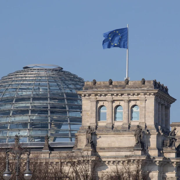 Berlin - reichstag mit europaflagge