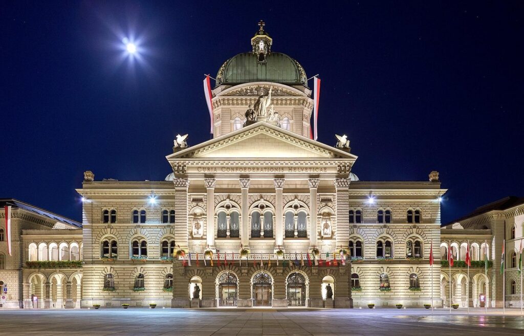 Bern Parliament Plaza Flagged Moon 2019-09-14 00-02