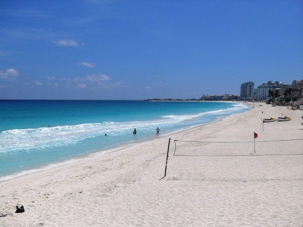 Playa Delfines - panoramio