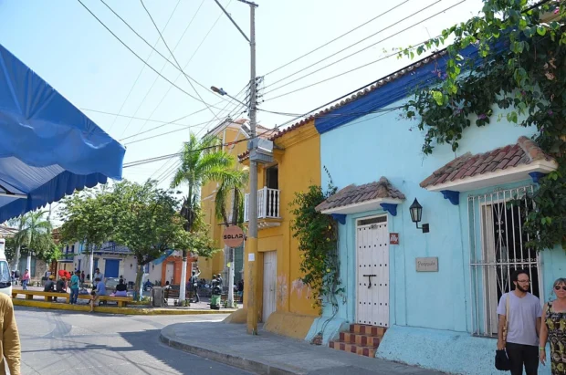Getsemani Street Scene, Cartagena, Colombia (24585545165)
