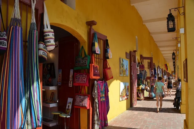 Galeria de las Bovedas, Cartagena, Colombia (23791426794)