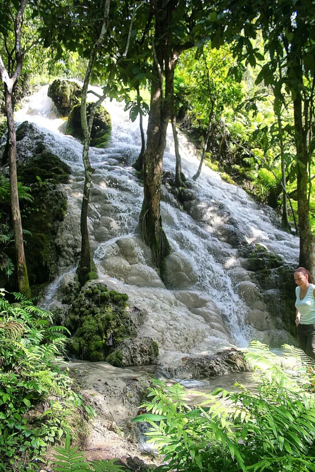 น้ำตกหนึ่งเหนียว ๑ - One sticky waterfall 1