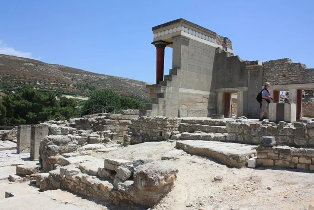 Step Into Ancient Times at Knossos Palace on Creta