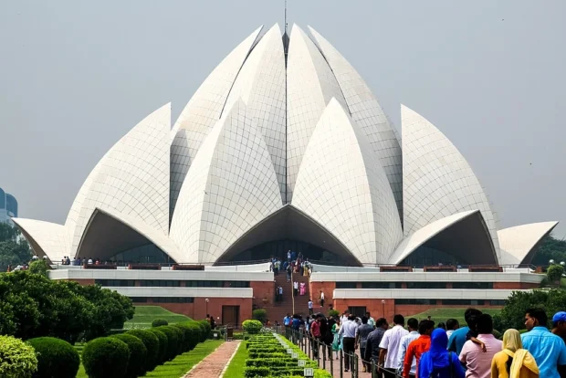 Unveiling the Lotus Temple’s Tranquil Elegance in Delhi