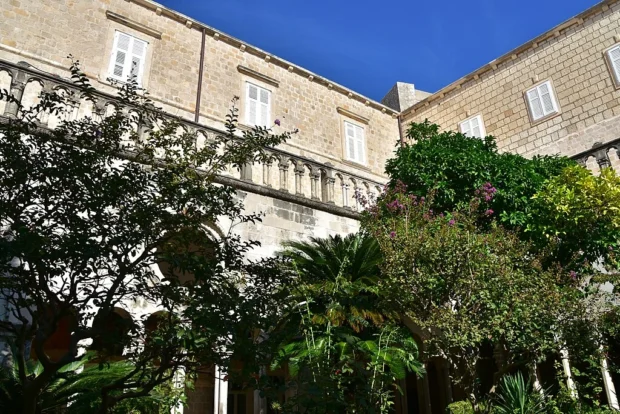 Franciscan Monastery, Dubrovnik, 14th century cloister (3) (29463618483)