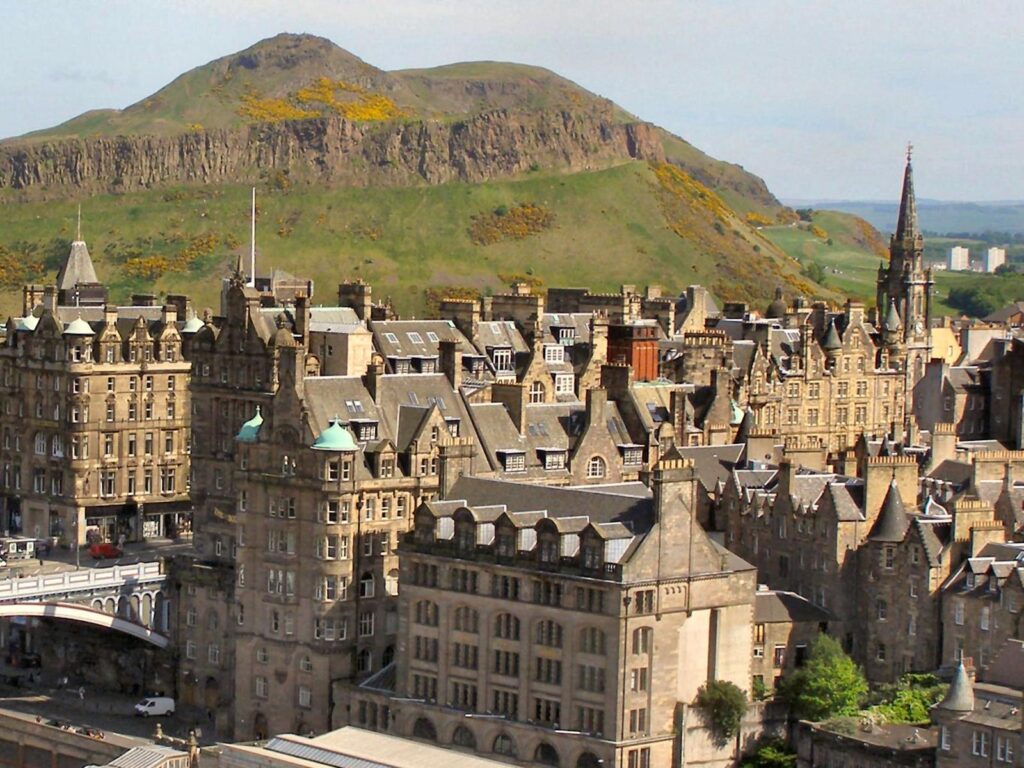 Arthur's Seat and Edinburgh Old Town - geograph.org.uk - 1905895