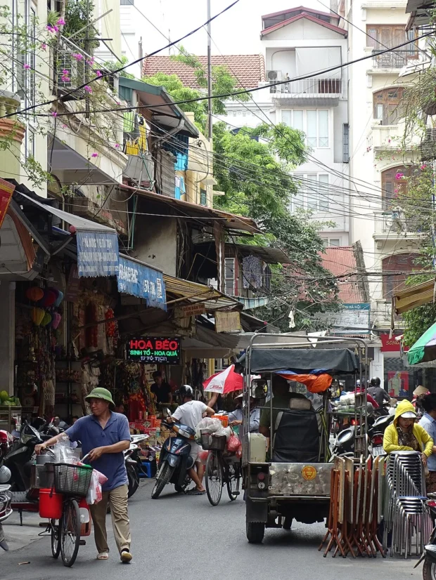 Street Scene - Old Quarter - Hanoi - Vietnam - 01 (48071309813)
