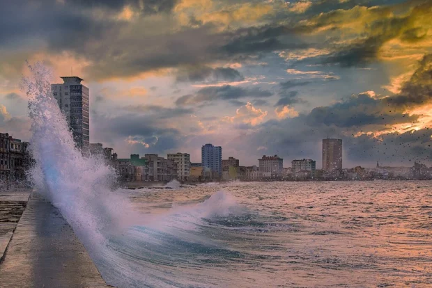 Havana, Cuba, Malecón Sunset El Malecon Havanna Sunset (16443824281)