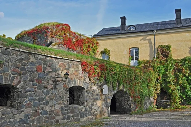 Finland 1318 - BIG Walls, Long Tunnels (4049081117)