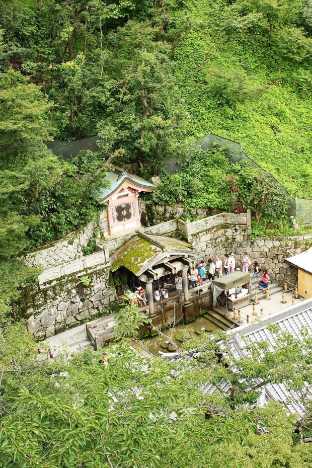 Otowa-no-taki waterfall, Kiyomizu-dera (3810427595)