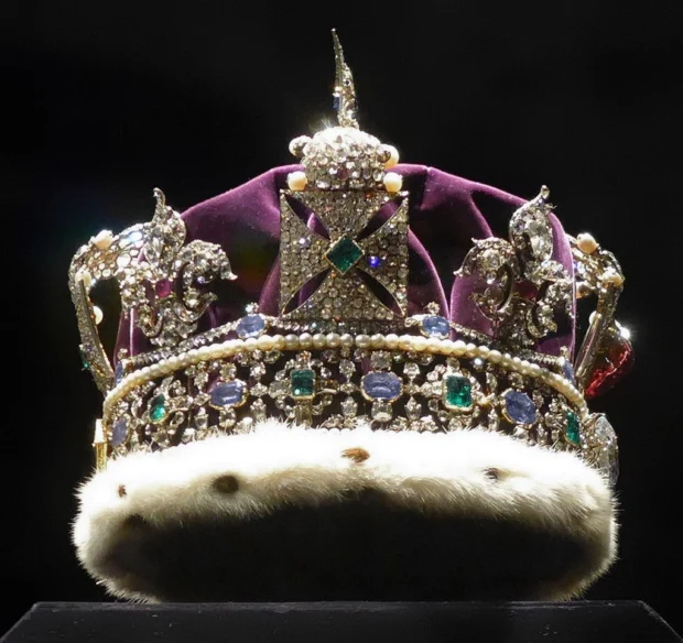 Imperial State Crown - Seitenansicht von unten