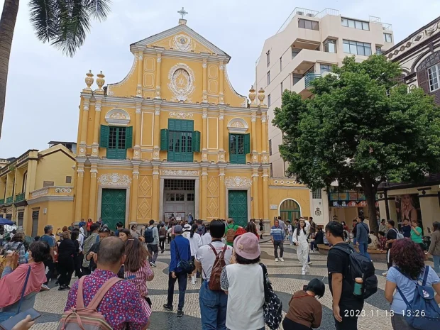 Macau, China, St. Dominic's Church MC Macau Peninsula 1327pm old zone 議事前地 Largo do Senado 玫瑰聖母堂 Igreja de São Domingos church November 2023 R12S 03