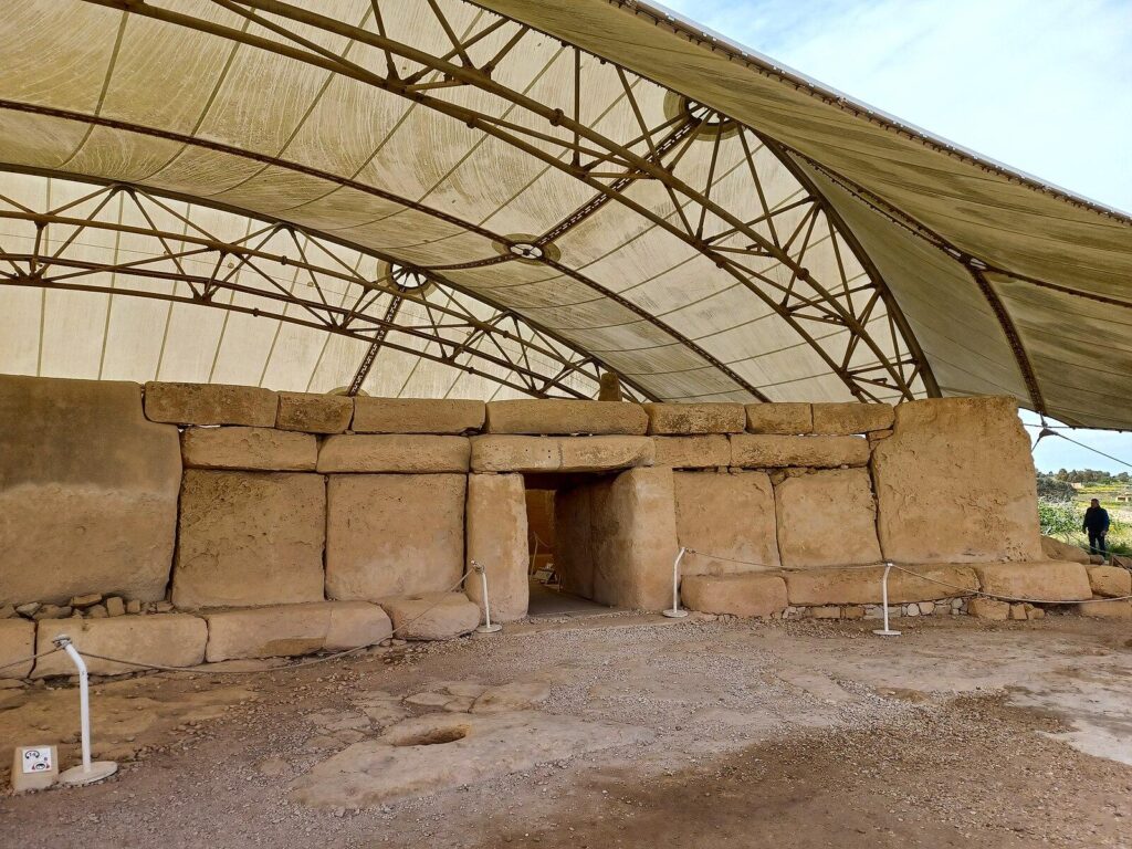 Ħaġar Qim Neolithic temple 04