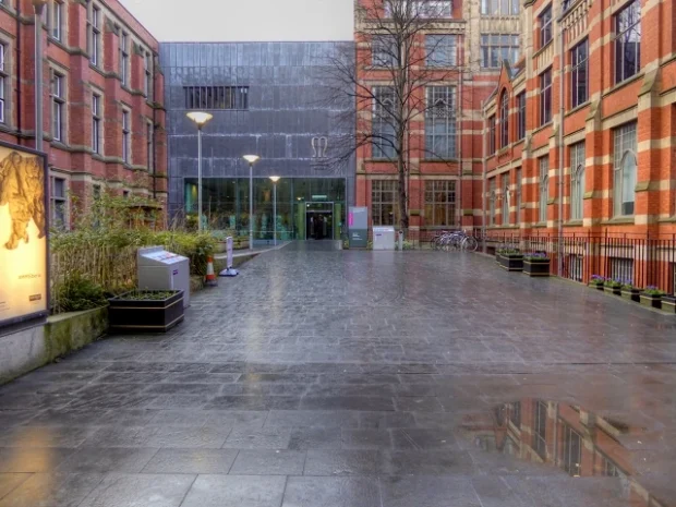 Manchester Museum Entrance - geograph.org.uk - 4362955