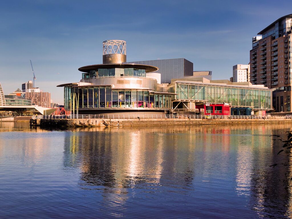 Salford Quays, The Lowry Centre - geograph.org.uk - 7403401