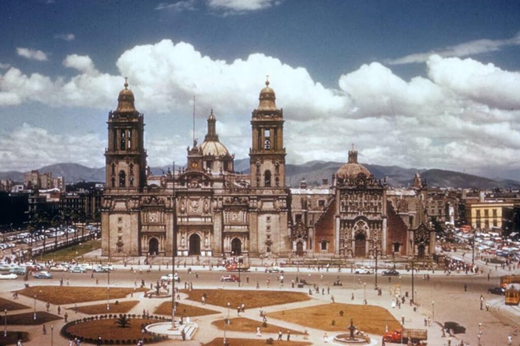 Catedral Metropolitana y Plaza de la Constitución de Zocalo DF en 1950s