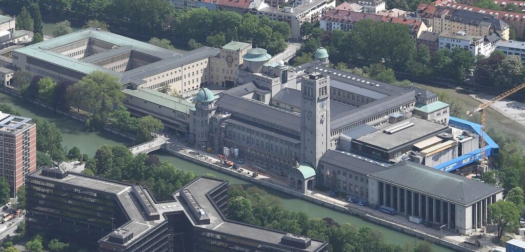 Aerial image of the Deutsches Museum Munich (cropped to building)