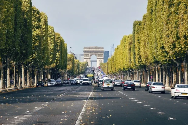 Champs-Élysées Paris Walk and Sights to Savor