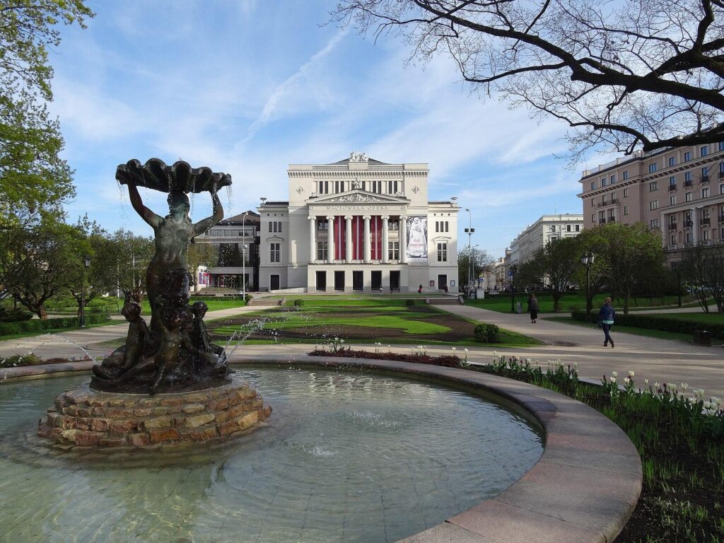 20150505 25 Riga - National Opera (16834432564)