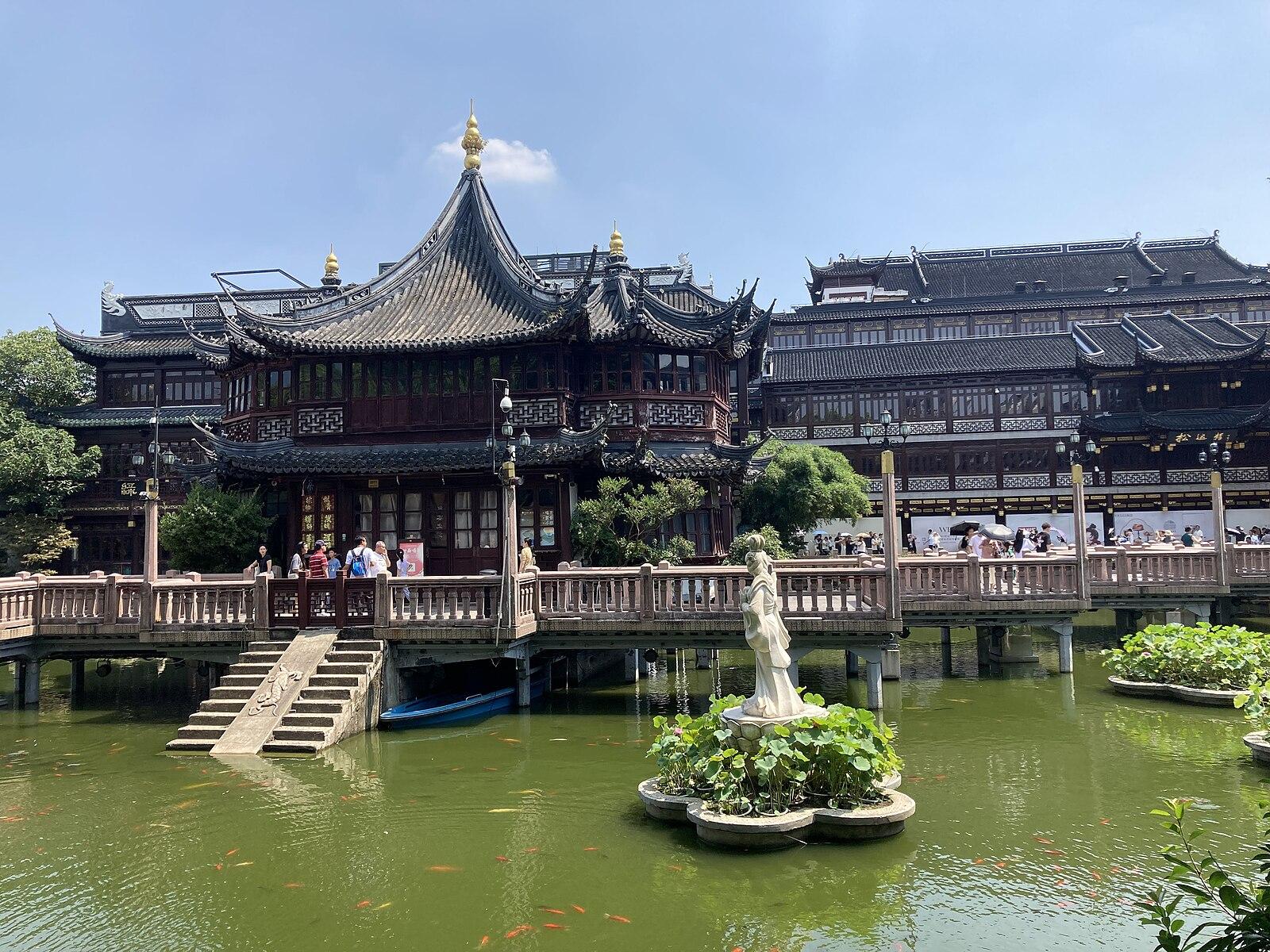 Enchanting Paths of Yu Garden in Shanghai’s Heart