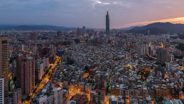 Taipei 101 Skyline Views and Urban Stories Await You