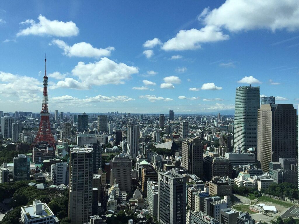 Cityscape near Tokyo Tower, ARK Hills Sengokuyama Mori Tower, and Shiroyama Trust Tower, view from Toranomon Hills Mori Tower, Minato-ku, Tokyo - 1 (2015-09-11 by yellowmagics9 @Pixabay 1121870)
