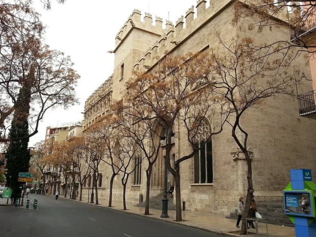 Step Into the Sculpted Silence of La Lonja de la Seda in Valencia