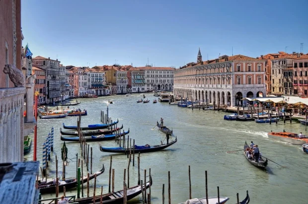 Glide Along Venice’s Grand Canal: A Journey Through Time and Water