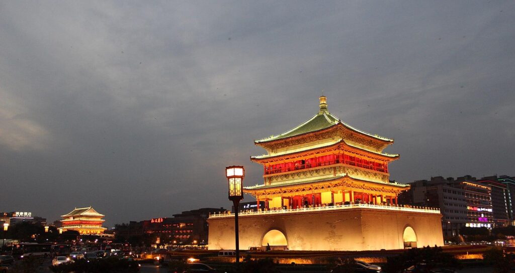 Bell Tower and Drum Tower, Xi'an, China - panoramio