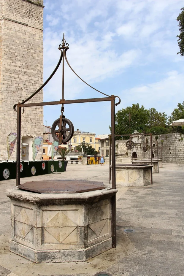 Zadar - Trg Pet Bunara (48912739808)