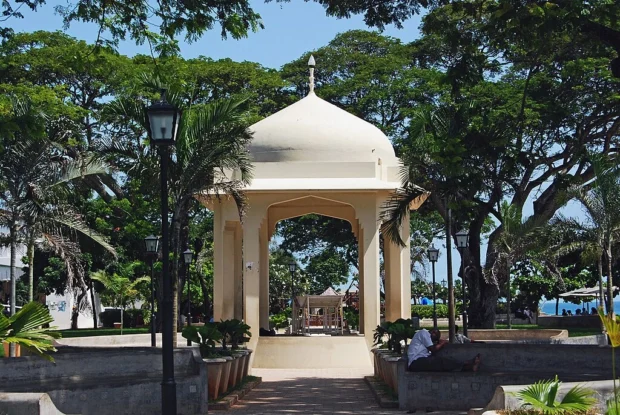 Zanzibar, Tanzania, Stone Town Forodhani Gardens Zanzibar 2012 06 06 4229 (7592222146)